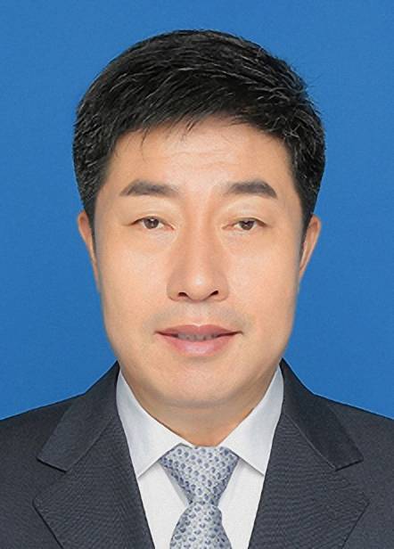 韩占武（国家烟草专卖局原党组成员、副局长）