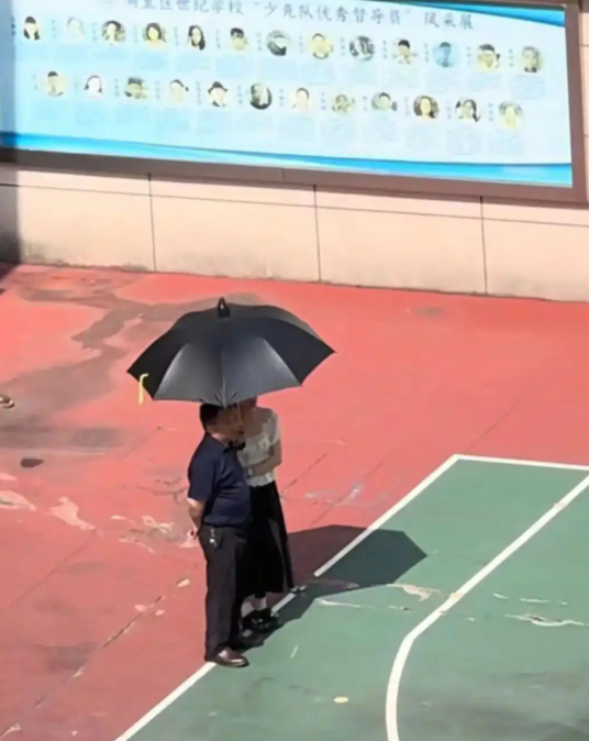 5·25厦门女教师撑伞被造谣事件