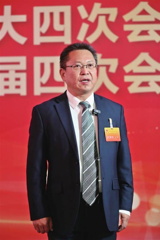卢渊（江苏省苏州工业园区党工委副书记、管委会主任，中国（江苏）自由贸易试验区苏州片区管委会主任）