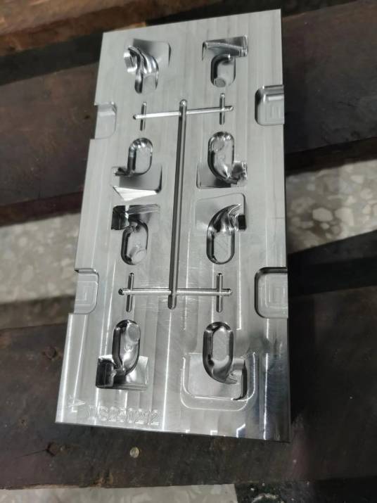 精密塑胶模具
