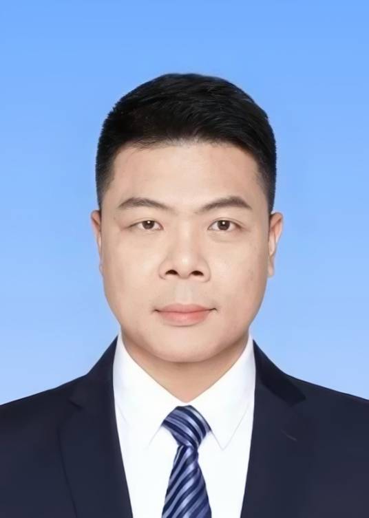 陈显（深圳市大鹏新区建筑工务署署长）
