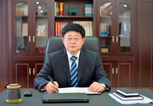 岳隆杰