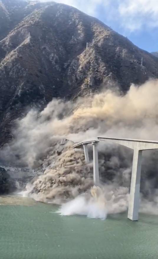 11·11马尔康红旗特大桥垮塌事故