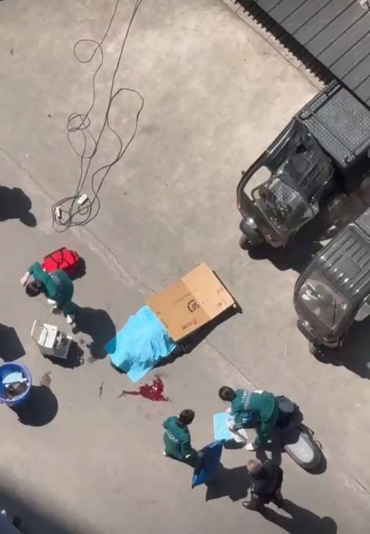 3·25巴中高空抛物砸死快递员事件