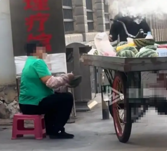 5·20开远老板往西瓜上抹不明液体事件