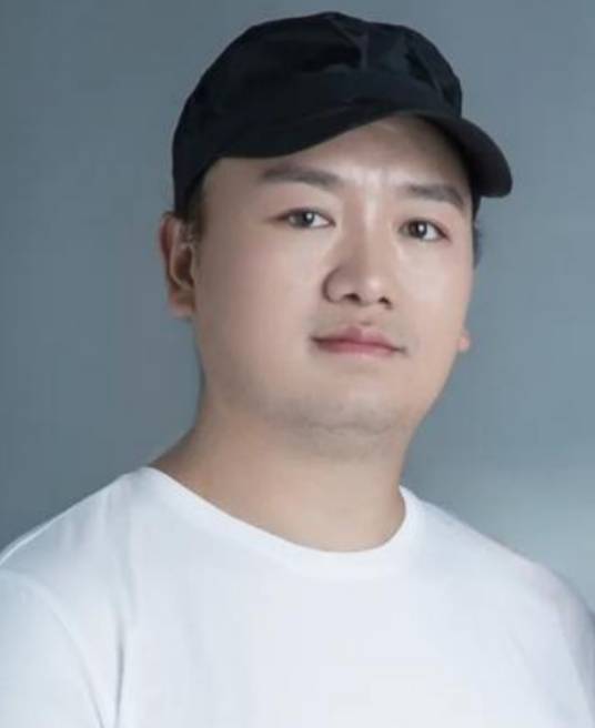 杨刚（中国内地男歌手、原创音乐人，一级调音师，“天生兄妹”组合成员）