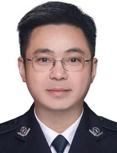 王雪峰（重庆市公安局党委委员、副局长）