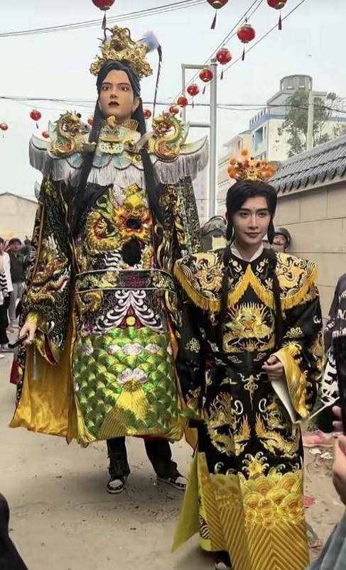2·19男网红cos游神“赵世子”事件