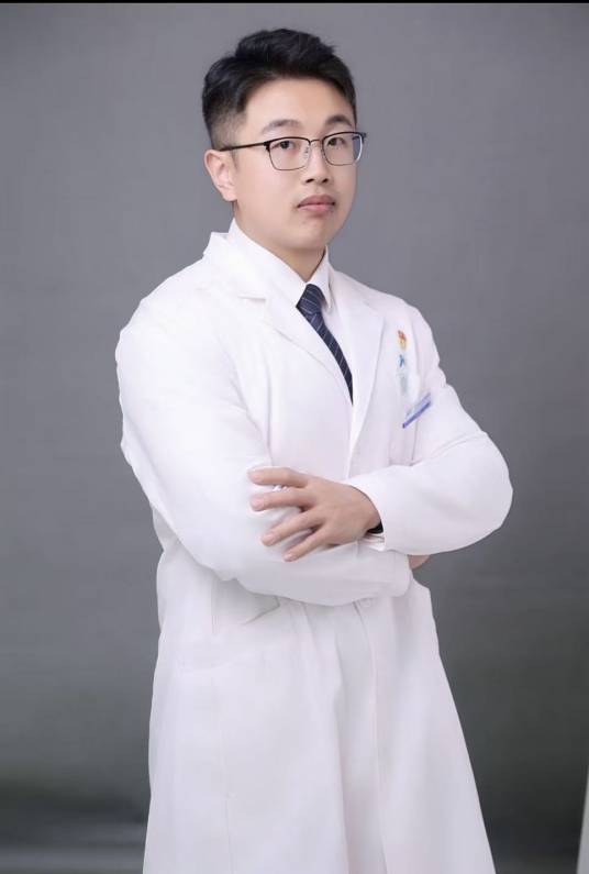 曾成（首都医科大学附属北京积水潭医院脊柱外科副主任医师）