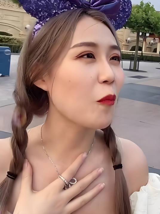 ssLL董小姐