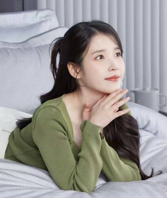 IU（韩国流行乐女歌手、影视演员、节目主持人）