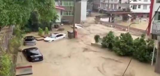 2025年重庆暴雨