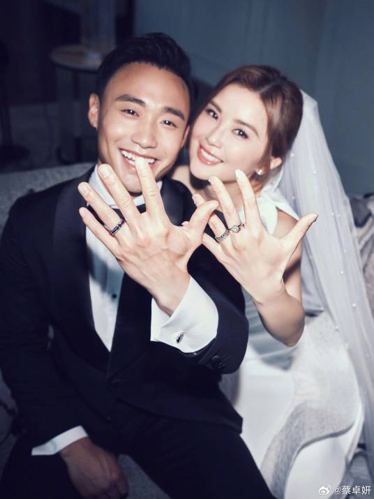 蔡卓妍结婚