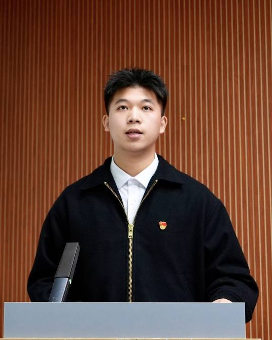 周靖凯（全国学联二十八大代表）