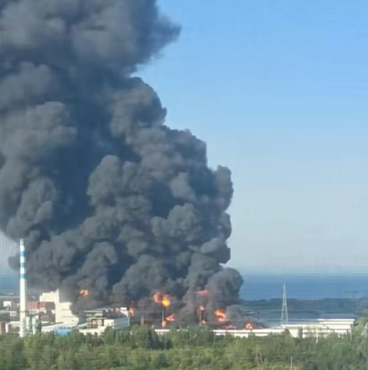8·2青岛仓库起火事故
