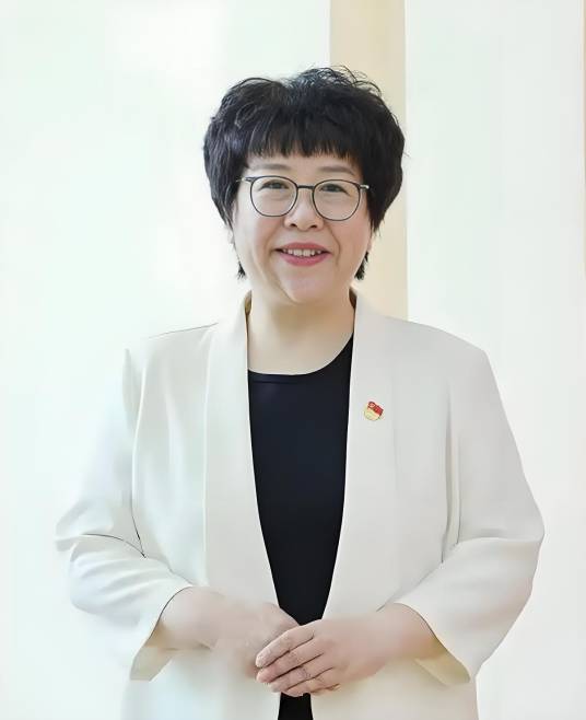 吴霞（哈尔滨市第六中学校校长）