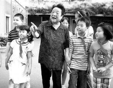 吴佩芳（徐汇区建襄小学创始人之一、名誉校长）