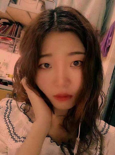 狄含笑