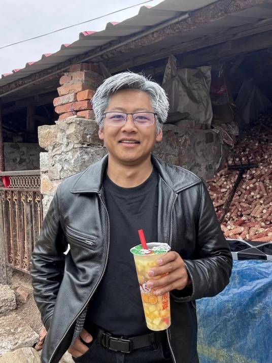 杨洋（模仿黄仁勋走红的辽宁小伙）