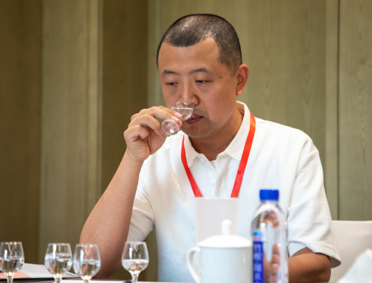段云飞（中国酒业协会国家级白酒评委、安徽省科促会酒类科学专委会秘书长、安徽国酵酿酒技术研发有限公司首席顾问）