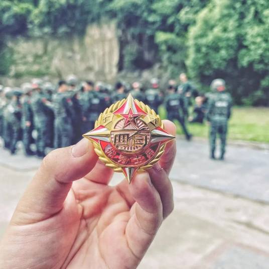 “四有”优秀士兵奖章