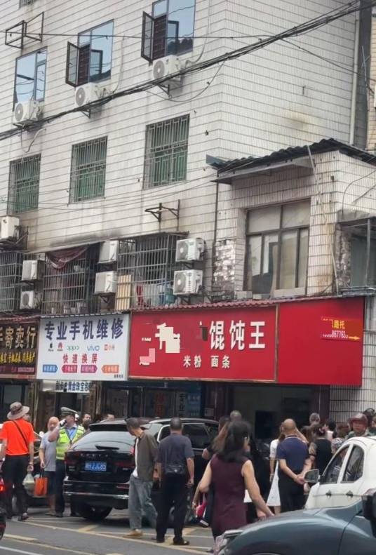 6·9益阳轿车冲进馄饨店事件