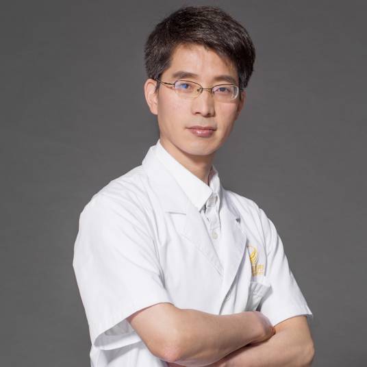 张峰（云南丽都仁爱医疗美容医院整形外科副主任）