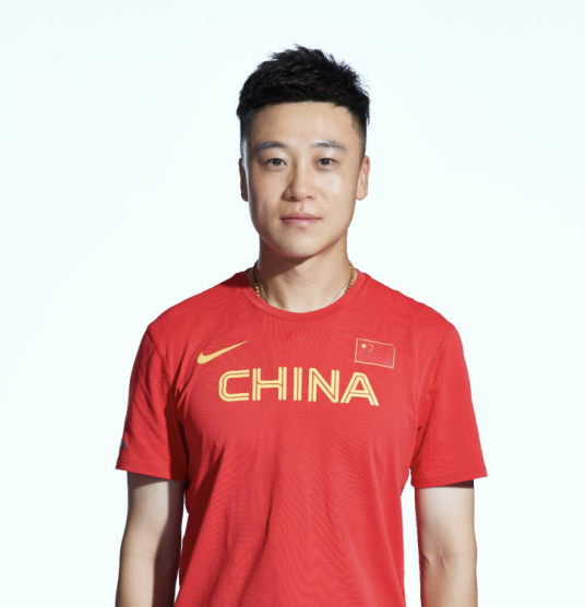 石鹏（中国国家田径队中长跑项目教练）