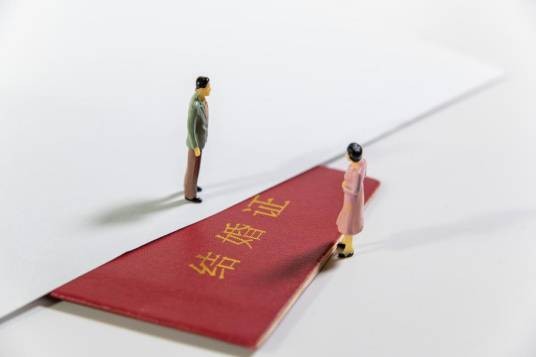 2010年西宁校长婚内出轨女教师事件