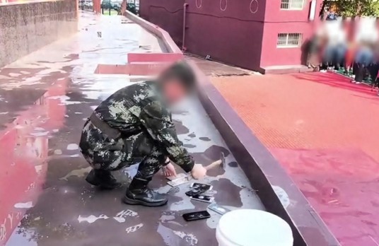3·11娄底私立学校砸手机事件