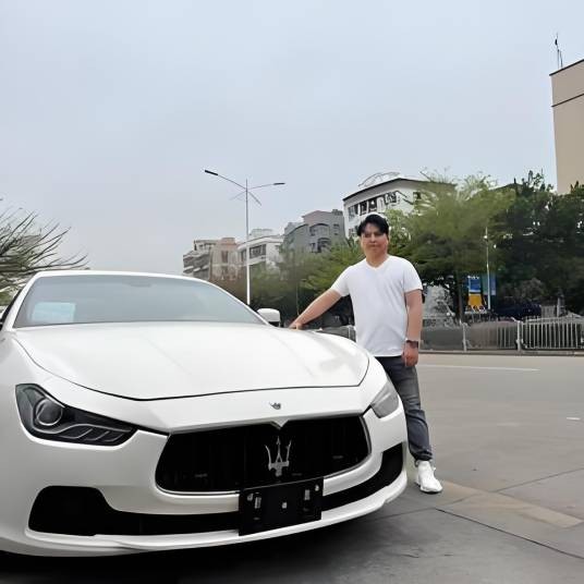小苏在深圳做爆烤猪蹄和烧鸡