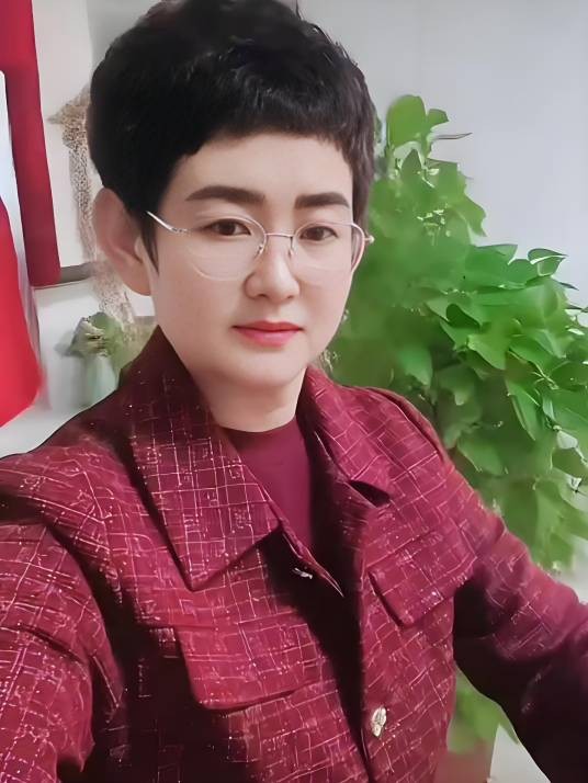 258大妈宝石大叔家族