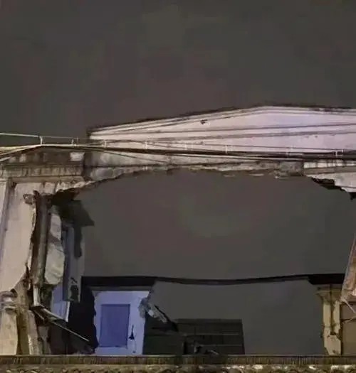 2·1上海浦东临街房屋垮塌事故