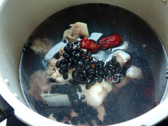 黑豆鱼头汤