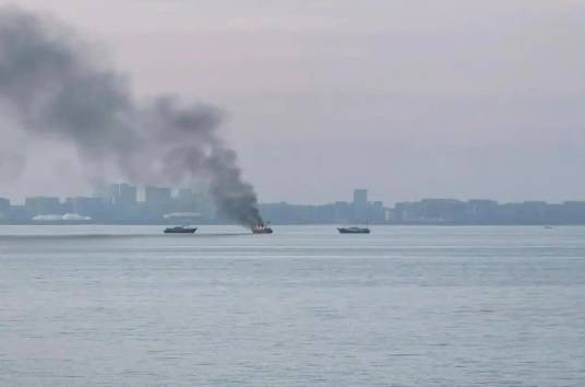 8·17琼州海峡渔船起火事故