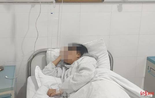 10·23安顺女孩在校被同学家长带人打伤事件