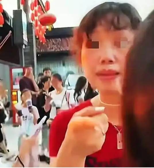 7·10重庆游客被拉拽拍照事件