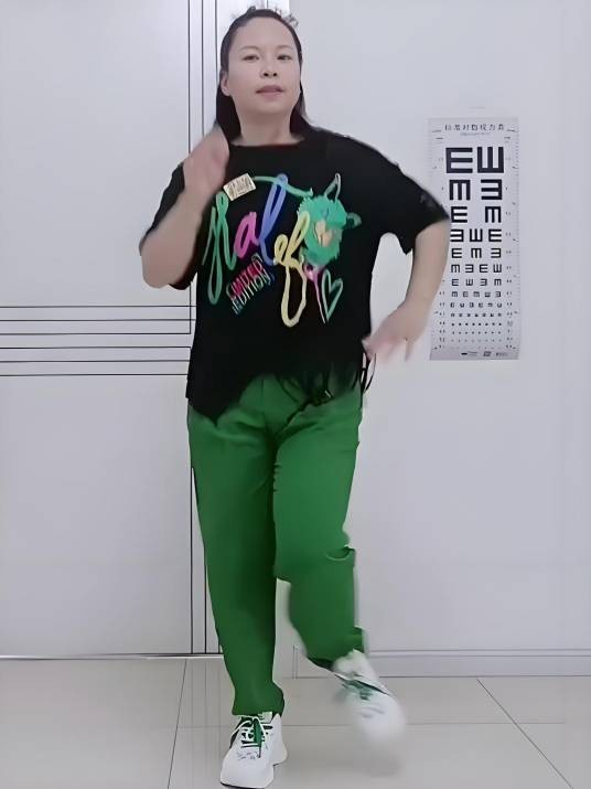 娜娜曳步舞