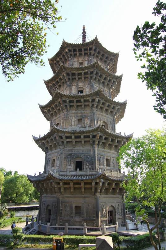 镇国塔（泉州开元寺内的宋代石塔）