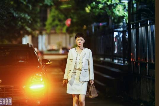 董洁（都市情感剧《乌云之上》中的虚构角色）