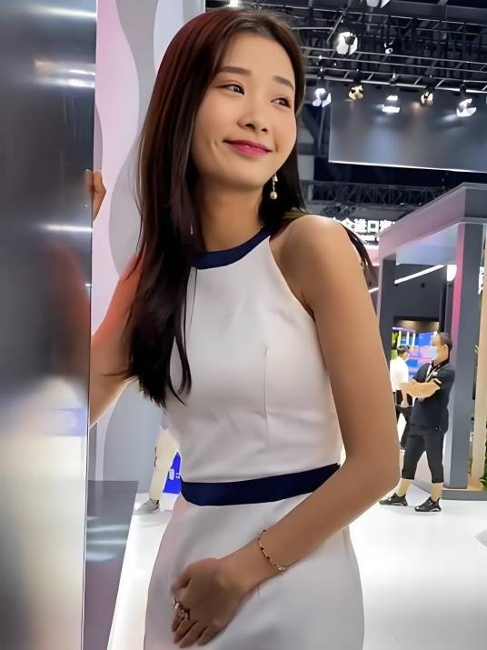 妍心小姐姐