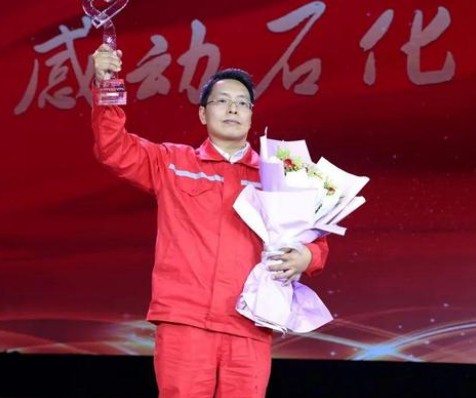 李恩朋（中国石化胜利石油工程公司海洋钻井平台经理）