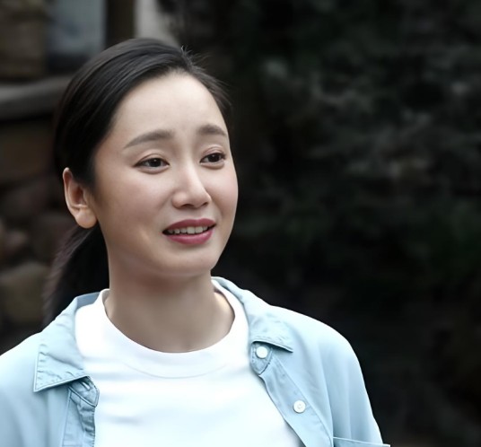 谢晓春（田园治愈剧《去有风的地方》中的女配角）