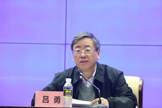 吕勇（海南省第七届人民代表大会常务委员会委员、财政经济委员会主任委员）