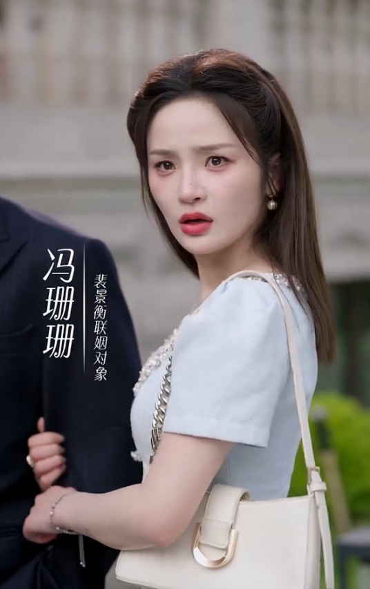 冯珊珊（短剧《裴夫人，你和孩子我都要》中的角色）