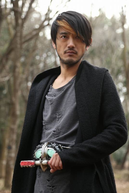 鹰山仁