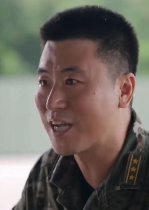 张文海（武警部队方队副方队长）