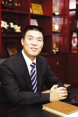郑耀南(都市丽人集团创始人、董事长、行政总裁)