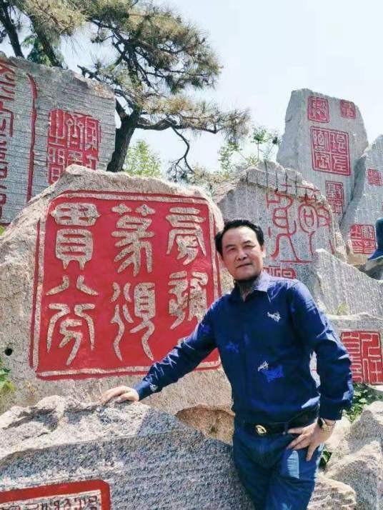 江俊（中国现代男书法家）