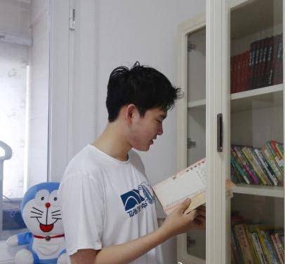 包家骏（内蒙古通辽市公安局科尔沁分局牺牲烈士包占全儿子）